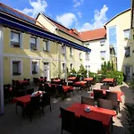 Korona Wellness, Rendezvény és Borszálloda