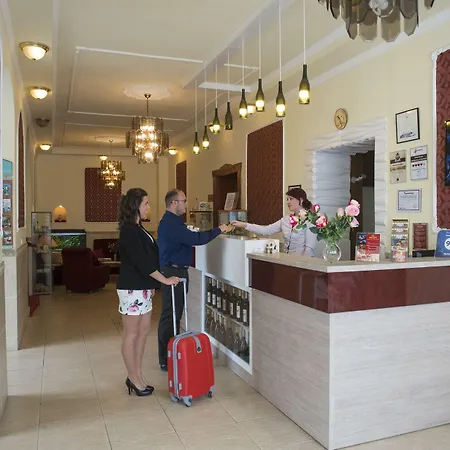Hotell Korona Wellness, Rendezveny Es Borszalloda