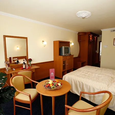 Korona Wellness, Rendezveny Es Borszalloda Hotell Eger