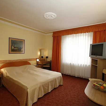 Korona Wellness, Rendezveny Es Borszalloda