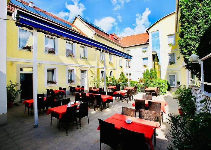 Korona Wellness, Rendezveny Es Borszalloda אגר