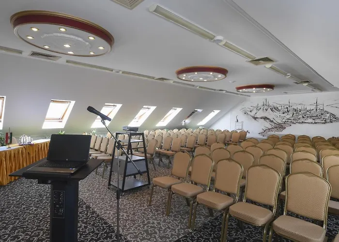 Korona Wellness, Rendezveny Es Borszalloda