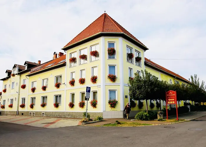 Korona Wellness, Rendezveny Es Borszalloda אגר