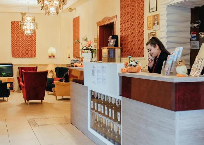 Korona Wellness, Rendezveny Es Borszalloda 4* אגר