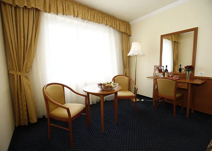 Korona Wellness, Rendezveny Es Borszalloda 4* אגר