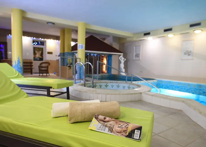 Korona Wellness, Rendezveny Es Borszalloda 4* אגר