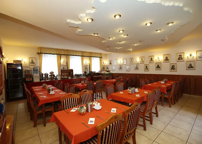 Korona Wellness, Rendezveny Es Borszalloda אגר