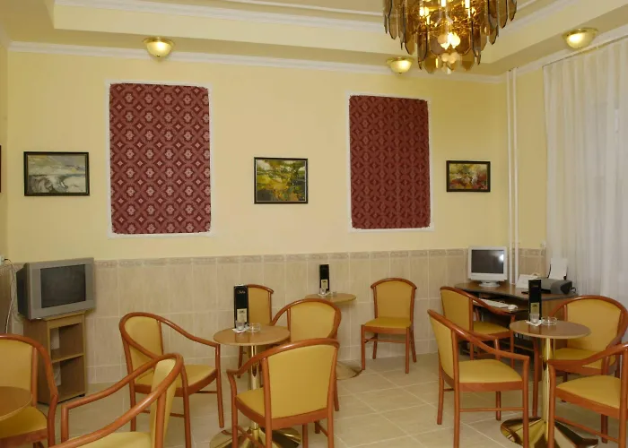 Korona Wellness, Rendezveny Es Borszalloda מלון