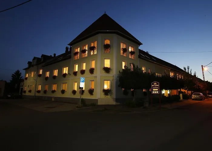 Korona Wellness, Rendezveny Es Borszalloda