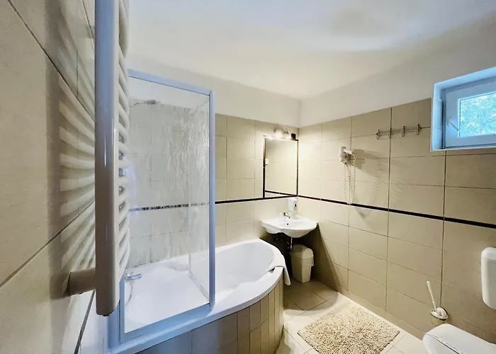 Korona Wellness, Rendezveny Es Borszalloda מלון אגר