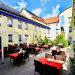 Korona Wellness, Rendezveny Es Borszalloda 에게르