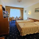 Korona Wellness, Rendezveny Es Borszalloda 호텔 4*