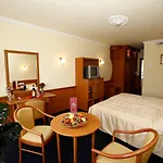 Korona Wellness, Rendezveny Es Borszalloda 호텔 에게르