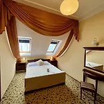 Korona Wellness, Rendezveny Es Borszalloda 4* 에게르