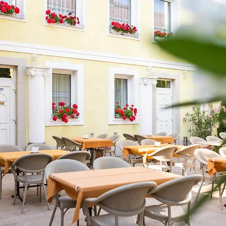 Szálloda Korona Wellness, Rendezvény és Borszálloda 4*
