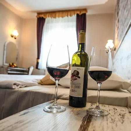 Hotel Korona Wellness, Rendezvény és Borszálloda