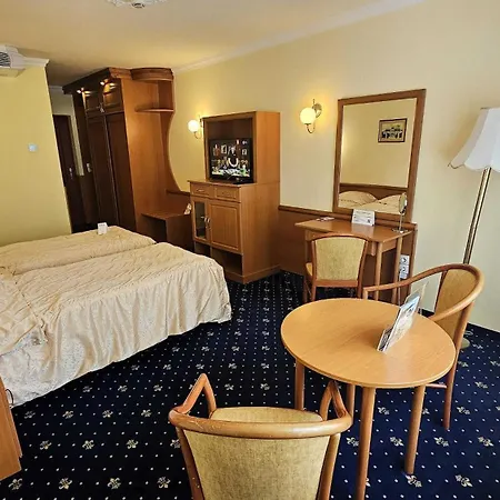 Korona Wellness, Rendezvény és Borszálloda 4*