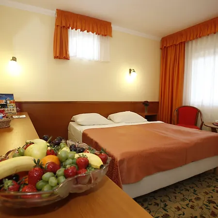 Korona Wellness, Rendezveny Es Borszalloda エゲル
