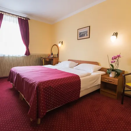 Korona Wellness, Rendezveny Es Borszalloda
