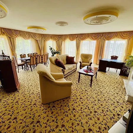 Korona Wellness, Rendezveny Es Borszalloda Eger