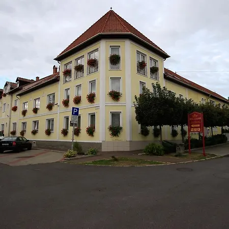Korona Wellness, Rendezveny Es Borszalloda エゲル