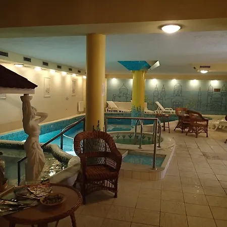 Korona Wellness, Rendezveny Es Borszalloda
