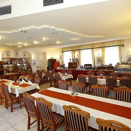 Korona Wellness, Rendezvény és Borszálloda 4*