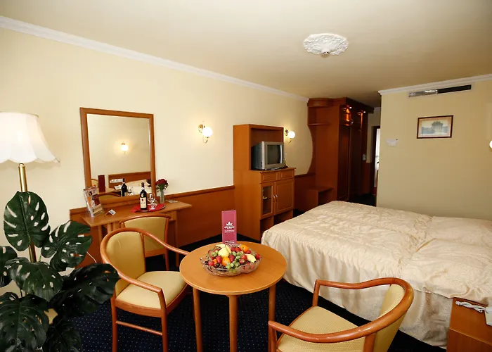 Korona Wellness, Rendezveny Es Borszalloda Hotell Eger